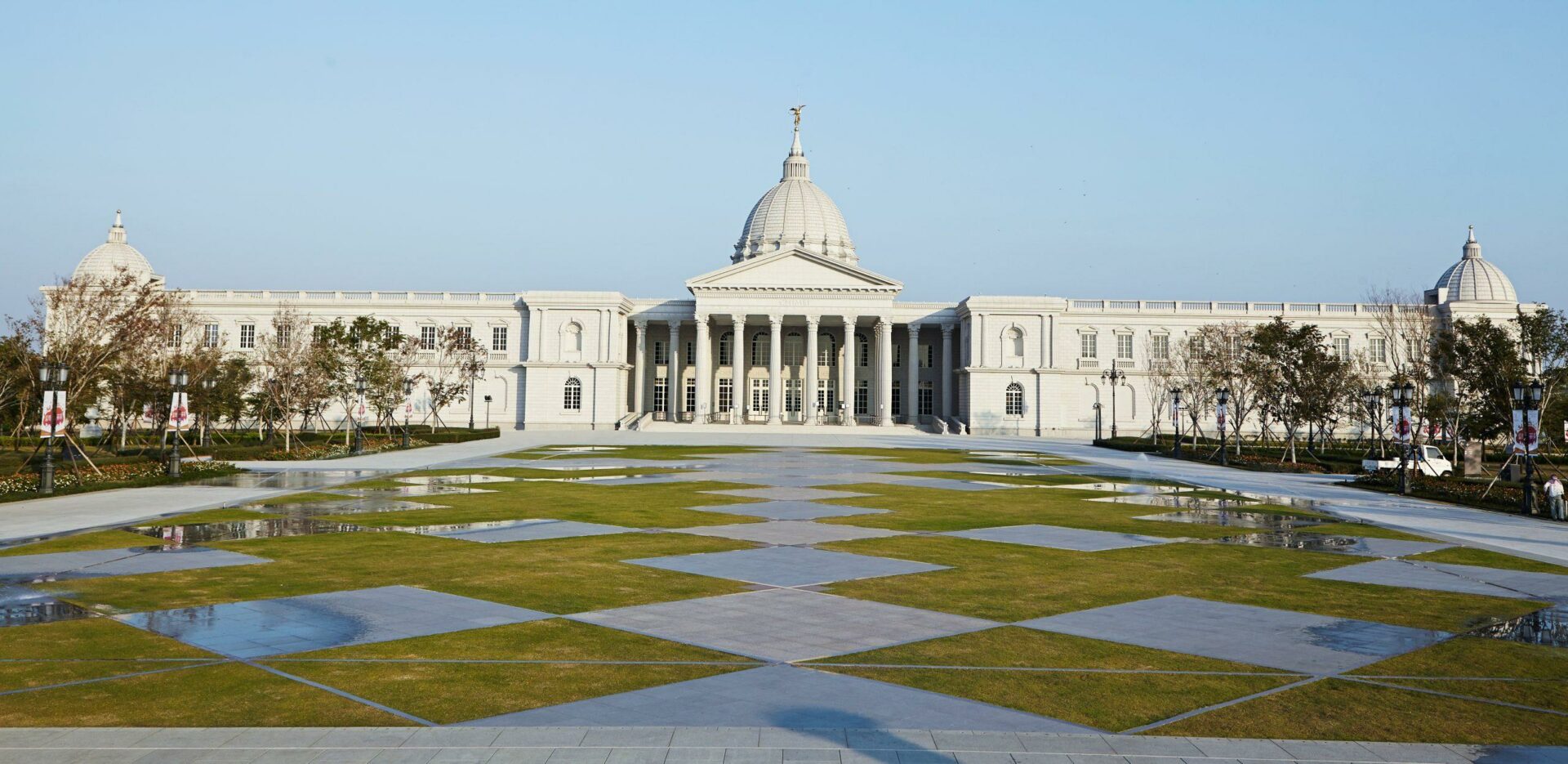 奇美博物館 純白色宮殿 歐式花園 館藏超豐富的西洋藝術博物館 園區特色 必看展覽 門票優惠 交通指南 好好玩台灣2021