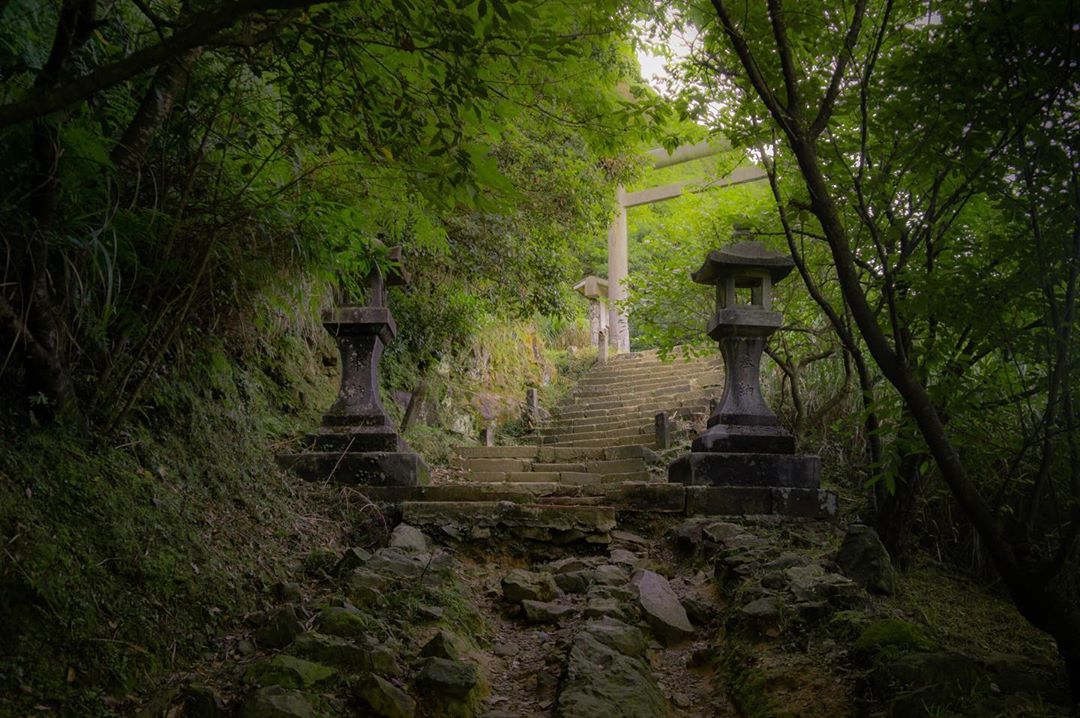 金瓜石神社 黃金神社 日治時代遺留下的古老神社 鳥居 石燈籠 殿柱 滄桑美景 好好玩台灣21