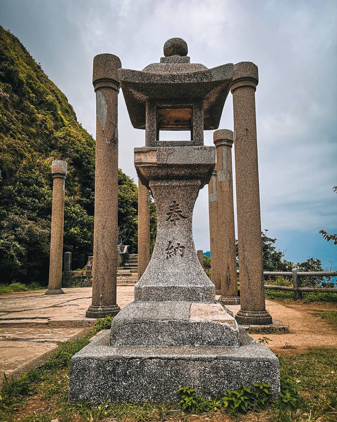 金瓜石神社 黃金神社 日治時代遺留下的古老神社 鳥居 石燈籠 殿柱 滄桑美景 好好玩台灣21