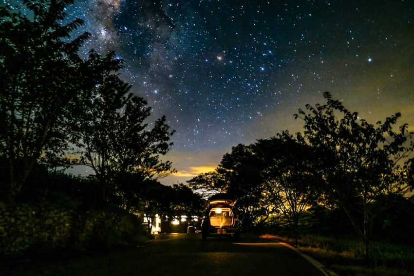  花蓮六十石山、金針花、打卡景點、花蓮景點、星空、銀河、必去特色、IG熱門打卡景點