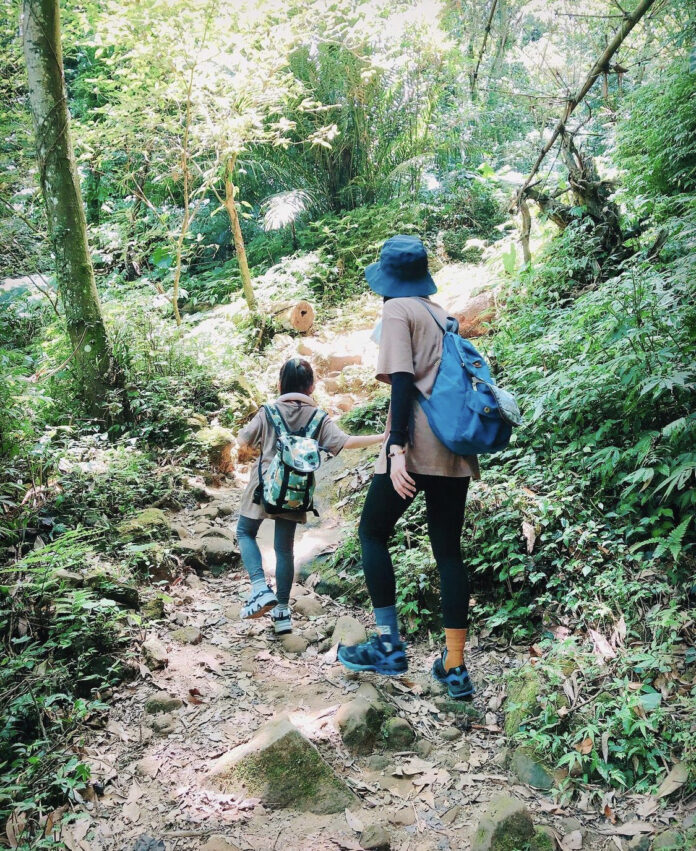 桃園登山步道,龍潭景點,龍潭景點美食, 龍潭觀光工廠, 龍潭手信霧隱城, 桃園龍潭景點, 龍潭私房景點, 龍潭親子景點, 龍潭一日遊, 龍潭景點2023, 龍潭室內景點, 龍潭霧隱城, 龍潭新景點, 龍潭網美景點, 桃園龍潭觀光工廠, 龍潭戶外景點, 龍潭ig景點, 龍潭關西景點, 龍潭附近景點, 龍潭大溪景點, 龍潭景點日式, 龍潭步道推薦, 龍潭大池景點, 桃園龍潭景點美食, 關西龍潭景點, 龍潭景點室內, 龍潭親子公園, 龍潭免費景點, 龍潭賞花步道, 龍潭觀光景點, 龍潭日式觀光工廠, 龍潭區景點, 手信坊創意和菓子文化館龍潭, 龍潭好去處, 桃園龍潭一日遊, 三坑自然生態公園, 小人國主題樂園, 台灣棒球名人堂, 名人堂花園大飯店, 手信霧隱城, 雄獅文具–想像力製造所, 臺灣客家茶文化館, 龍潭大池, 石門山步道, 夏夕夏景, 梵谷星空休閒農莊, 貓禾咖啡, 白圍牆地中海景觀咖啡餐廳, 大池覓蜜,