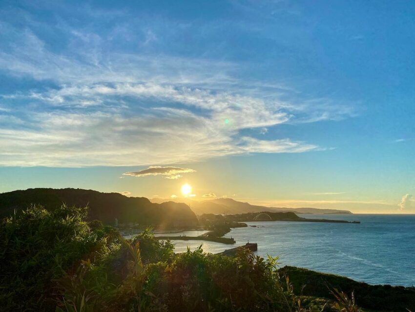 基隆忘憂谷是位於八斗子漁港附近的一個狹長V型山谷，週遭有八斗子漁港、基隆海科館、潮境公園、深澳鐵道自行車和八斗子車站，建議前來遊玩的民眾，可以規劃成八斗子一日遊行程。