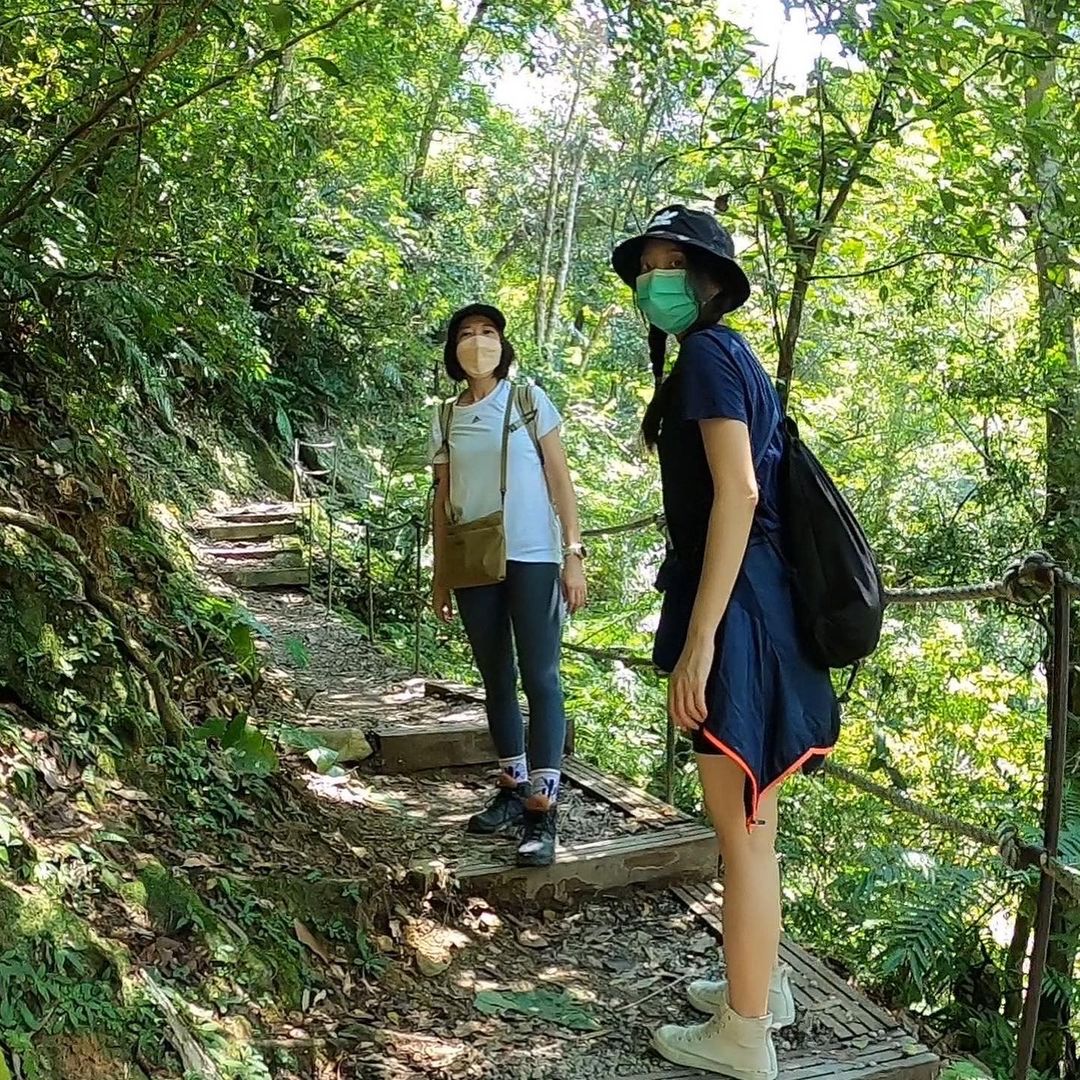 內洞國家森林遊樂區｜烏來內洞瀑布一日遊，來娃娃谷走步道、享受森林浴吧！森林浴、賞景、步道