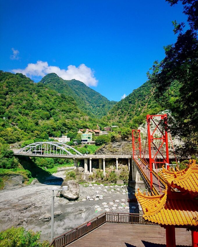 花蓮天祥是太魯閣國家公園的中繼站，由於腹地廣闊，這裡設有餐飲店、旅館、青年活動中心、郵局、醫療救護站、以及便利商店。花蓮太魯閣國家公園,花蓮景點