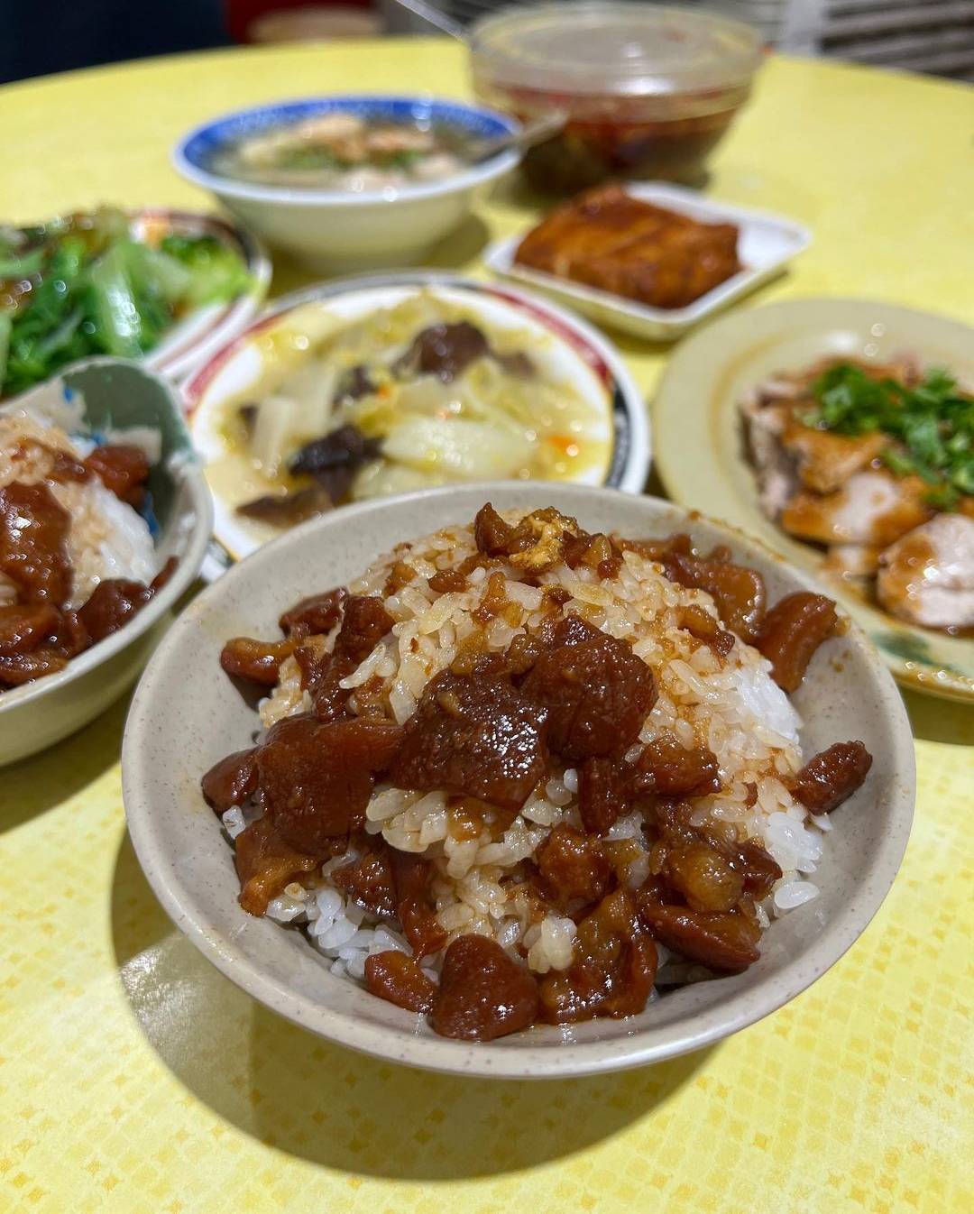 三重美食推薦【店小二滷肉飯】