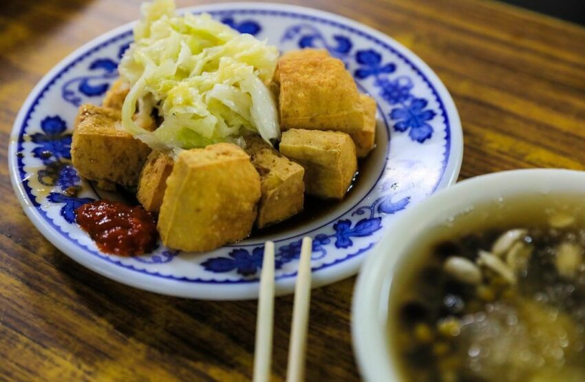 東門夜市 天橋下臭豆腐