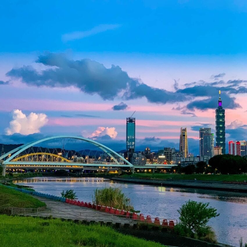 彩虹河濱 彩虹河濱公園 麥帥二橋 夜景