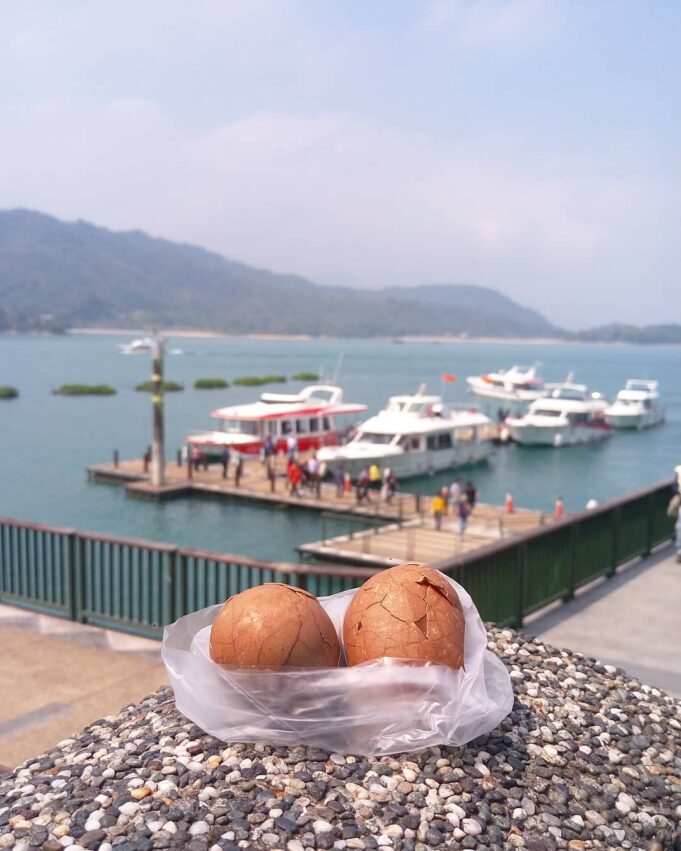 日月潭美食｜必吃特色小吃，位於玄光寺山腳下的金盆阿嬤香菇茶葉蛋，也被民眾暱稱為阿婆茶葉蛋，是每個到日月潭的遊客必朝聖的特色美食