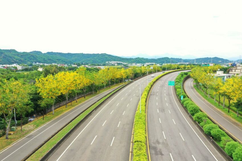 全台阿勃勒景點 中投公路