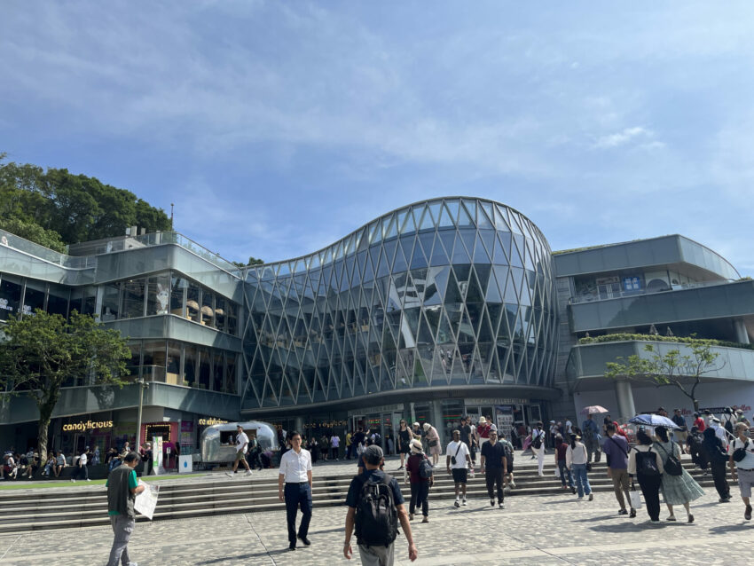 【香港太平山】山頂纜車交通、親子必玩大富翁世界＆杜莎夫人蠟像館，凌霄閣百萬日夜景一日遊！